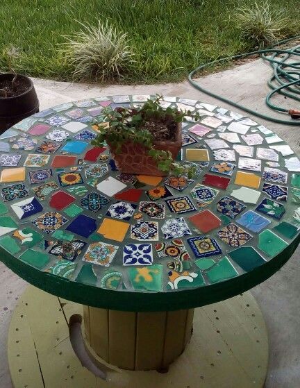 Apodaca | Mosaic patio table, Mosaic tiles crafts, Diy garden decor projects Mosaic Patio, Mosaic Patio Table, Mosaic Tiles Crafts, Homemade Tables, Mosaic Tile Art, Diy End Tables, Garden Decor Projects, Diy Patio Furniture Cheap, Wooden Pallet Projects