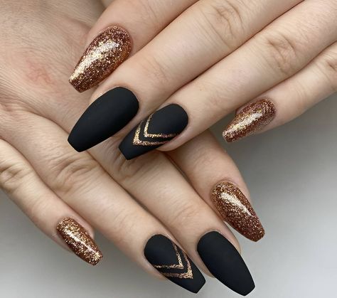 Nail Designs Dark, Copper Nails Designs, Classy Black Nails, Black Gold Nails, Bronze Nails, Emerald Nails, Gold Acrylic Nails, Copper Nails, Golden Nails