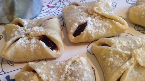 Kolacky -- These crispy little nuggets of fruit-filled cream cheese pastry are simply irresistible. Czech Pastries, Easy Kolacky Recipe, Kolachy Cookies, Kolache Recipe, Norwegian Recipes, Breads Recipes, Bake Christmas, Cream Cheese Pastry, Cheese Pastry