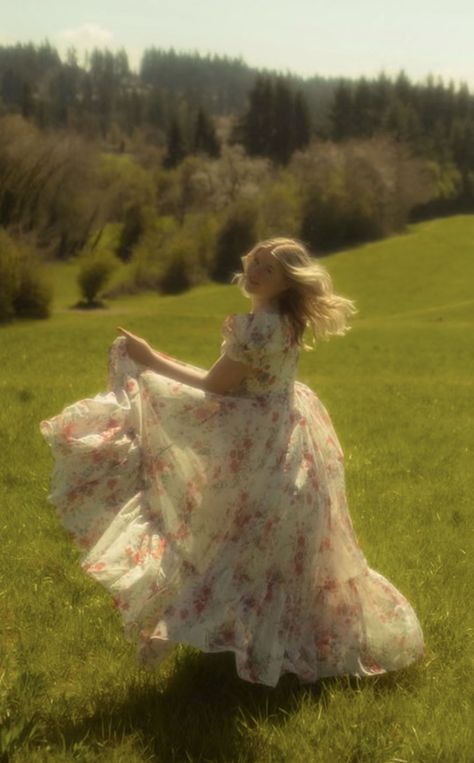 Natural Ethereal Style, Dreamy Field Photoshoot, Gentle Feminine Aesthetic, Frolicking In A Field Aesthetic, Running Through Flower Field, Girl In Field Aesthetic, Running In Flower Field, Girl Running In Field, Running Through Field Aesthetic