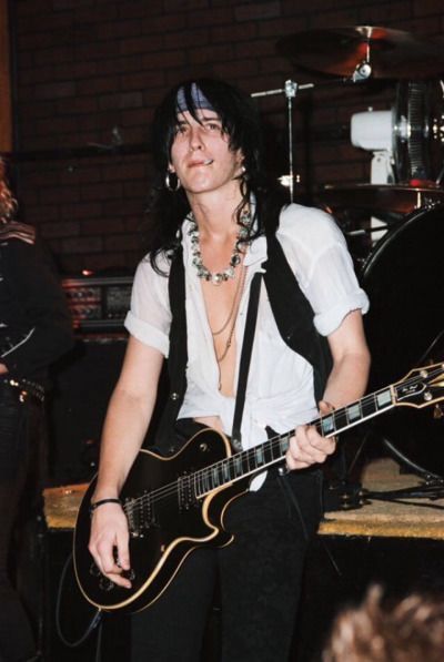 Izzy 1987 Rockstar Outfit Men, 80s Rock Outfit, Rock Band Outfits, 80s Rock Fashion, Izzy Stradlin, Rock Star Outfit, Rockstar Aesthetic, Band Outfits, Rock Outfits