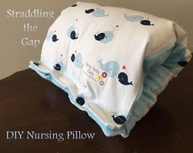 Diy Nursing Pillow, Nursing Arm Pillow, Baby Nursing Pillow, Diy Nursing, Couture Bb, Diy Pillow, Arm Pillow, Baby Sewing Projects, Baby Projects