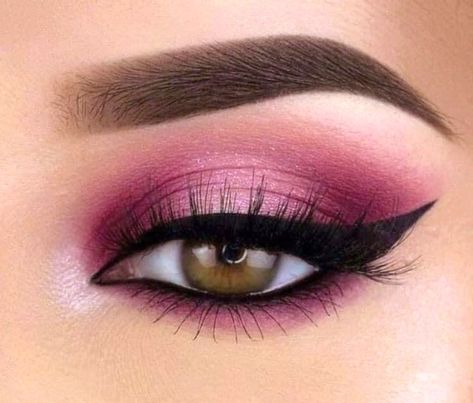 Fuscia Eyeshadow Eye Makeup, Makeup Fucsia, Make Up Fucsia, Magenta Eye Makeup, Make Up Pink, Pink Smokey Eye, Makeup Ojos, Pink Eyeshadow Look, Eye Makeup Images