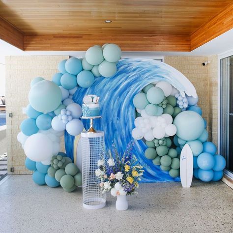 Surf Backdrop Ideas, Wave Decorations Party, Backdrop Sea Theme, Ocean Birthday Backdrop, Wave Party Decorations, Ocean Party Backdrop, Wave Balloon Garland, Surfs Up Decorations, Vintage Beach Party Decor