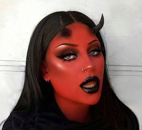 30 Sexy and Scary Halloween Makeup Looks for 2019 Halloween Kickback, Demon Makeup, Makeup Clown, Ideas Maquillaje, Devil Makeup, Halloween Make-up Looks, Halloweenský Makeup, Holloween Makeup, Creepy Halloween Makeup