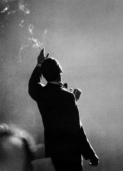 Frank Sinatra performing in Monte Carlo photographed by Herman Leonard, 1958 - Imgur Sonny Corleone, Arte Jazz, Jazz Art, The Best Revenge, Billie Holiday, Dean Martin, Arte Inspo, Iconic Photos, Frank Sinatra