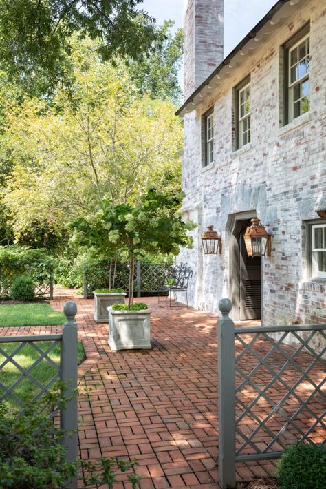 Cottage Style Homes Exterior, Victorian Interior Design, Glam Pad, Colonial Farmhouse, Lattice Fence, Cottage Style Homes, Charlottesville Virginia, Front Patio, Old Home