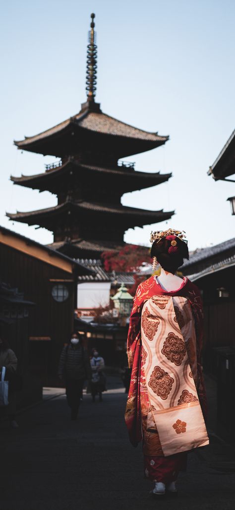 iPhone Wallpaper Geisha Pagoda Japan Japanese Travel Cute Girl Aesthetic Vintage Vibrant Pretty Geisha Wallpaper Iphone, Japan Culture Aesthetic, Japanese Culture Aesthetic, Geisha Aesthetic, Geisha Wallpaper, Japan Aesthetic Wallpaper, Pagoda Japan, Vibe Board, Japan Makeup