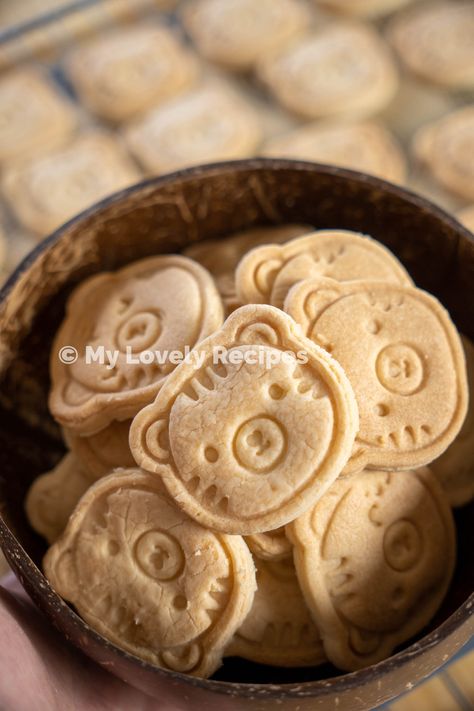 Butter Cookies Butter Cookies Shapes, Japanese Butter Cookies, Bussines Packaging, Butter Cookies Tin, Coffee Cookies Recipe, Butter Biscuits Recipe, Butter Cookies Easy, Pineapple Tart, Flavored Butter