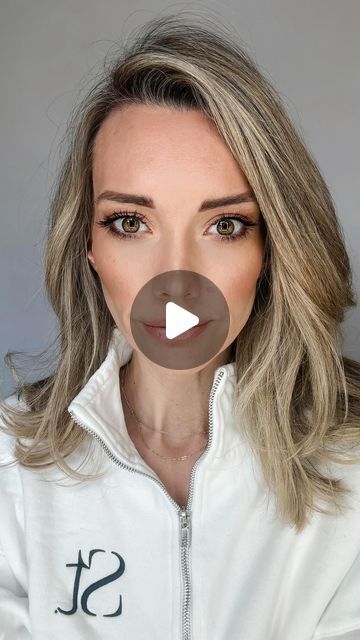 Kate Twigg • Simple Beauty & Wellness Tips on Instagram: "Love this video form @eyeinspired showing how to apply your shadow for different looks! 

Need help picking eyeshadow colors?

Comment “eyes” and I will message you! 

We can pick them based off your color preferences or pick them based on your eye color to make your eyes really pop! 

#eyeshadowmadeeasy #easyeyeshadow #easyeyemakeup #eyeshadowpictorial #eyeshadowtutorials" How To Apply Eye Shadow, Natural Eye Shadow Looks, Eyeshadow Colors, Simple Eyeshadow, Natural Eyeshadow, Lots Of Makeup, Simple Eye Makeup, How To Apply Eyeshadow, Eyeshadow Tutorial