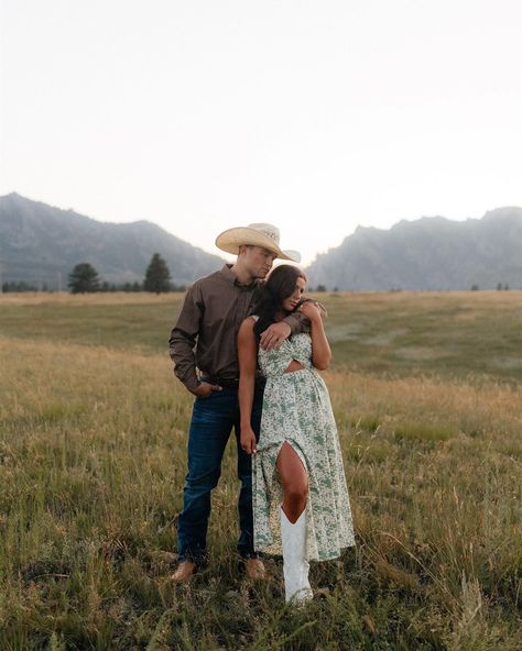 Sydney and Bryan in the great state of Colorado 💌 Have the honor to photograph their wedding in this beautiful place in just 3 short days- soooo so ready for it :) Button Up Photoshoot Ideas, Fall Farm Couple Pictures, Western Inspired Engagement Photos, Cowgirl Boots Engagement Pictures, Large Height Difference Couples, Western Couples Photoshoot Ideas, Country Fall Pictures, Engagement Photos Ranch, Western Bridal Outfit