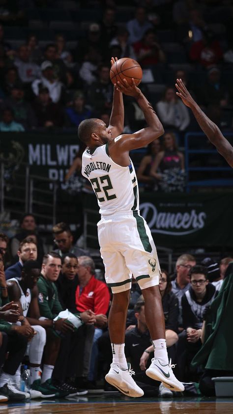 Khris Middleton Khris Middleton, Milwaukee Bucks, Nba Teams, Nba Players, Milwaukee, South Carolina, Nba, Basketball, Sports