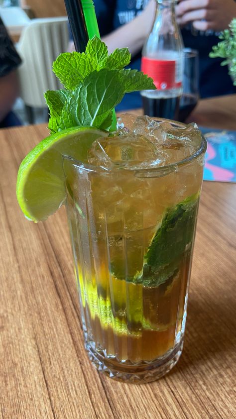 Mojitos Aesthetic, Virgin Mojito Aesthetic, Mojito Aesthetic, Mojito Bar, Virgin Mojito, Cold Brew Coffee Recipe, Muslim Couple Photography, Restaurant Photos, Cold Brew Coffee