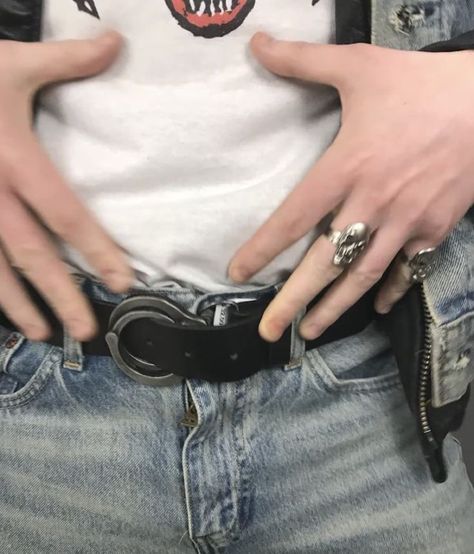 eddie munson stranger things four hands rings belt Eddie Munson, Costume Designer, The Cast, Season 4, Gq, Stranger Things