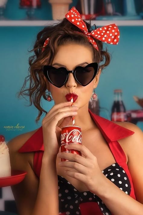 Pinup Photoshoot, Photoshop Fail, Rockabilly Girl, Rockabilly Hair, Pin Up Models, Pin Up Model, Pin Up Outfits, Vintage Photoshoot, Look Retro