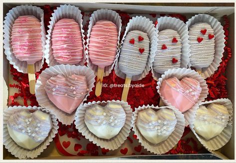 Valentine’s Day Cakesicles and cake hearts IG:@treats.byaide Cake Sickles, Cake Pucks, Valentine Desserts, Baby Sprinkle, Sprinkles, Dessert Recipes, Valentines Day, Baby Shower, Dessert