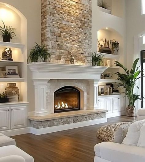 Decorating Ideas For The Home Living Room With Fire Place, Luxury Great Room Ideas, Home Decor Ideas Fireplace, Chimney Living Room, Homey House Decor, Pretty Fireplaces, Cozy Luxury Living Room, Living Room Ideas Luxury, Fireplace Brick