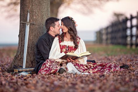 Medieval Engagement Photos, Hobbit Engagement Photos, Lotr Engagement Photos, Nerd Engagement Photos, Dnd Engagement Photos, Fantasy Wedding Photos, Fantasy Couple Photography, Nerdy Engagement Photos, Fairytale Engagement Photos