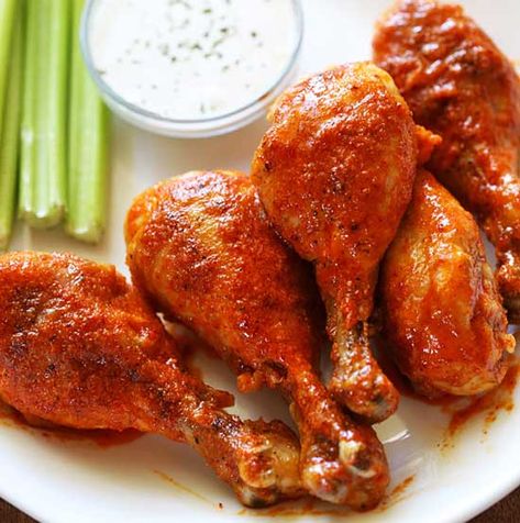 Baked Buffalo Chicken Breast, Buffalo Chicken Recipes Easy, Buffalo Chicken Breast, Easy Oven Recipes, Healthy Buffalo Chicken Dip, Juicy Baked Chicken, Buffalo Chicken Recipes, Chicken Keto, Baked Chicken Drumsticks