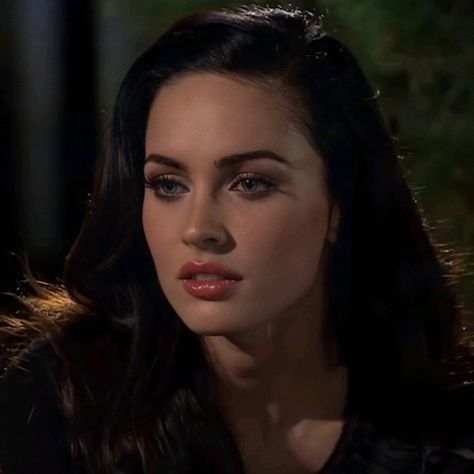 Goddess Women, Jennifer's Body, Dark Feminine, Megan Fox, Makeup Inspo, Face Claims, Pretty People, Long Hair, Makeup Looks