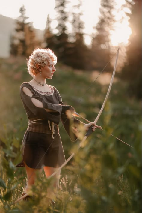 Kiki Mora - hobbitcore / halfling dnd rangercore aesthetic Rangercore Aesthetic, Halfling Aesthetic, Dnd Pose Reference, Larp Costume Female, Halfling Dnd, Larp Photography, Armor Core, Aesthetics List, Fantasy Core