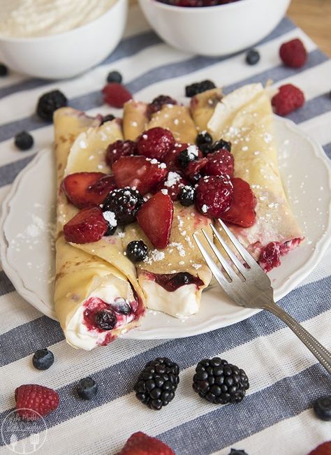 Berries and cream crepes are filled with a cheesecake like filling, and sweet juicy berries for a decadent breakfast or dessert. Cream Crepes, Fruit Crepes, Best Crepe Recipe, Decadent Breakfast, Sweet Crepes Recipe, Crepes Filling, Berries And Cream, Breakfast Crepes, Sweet Crepes