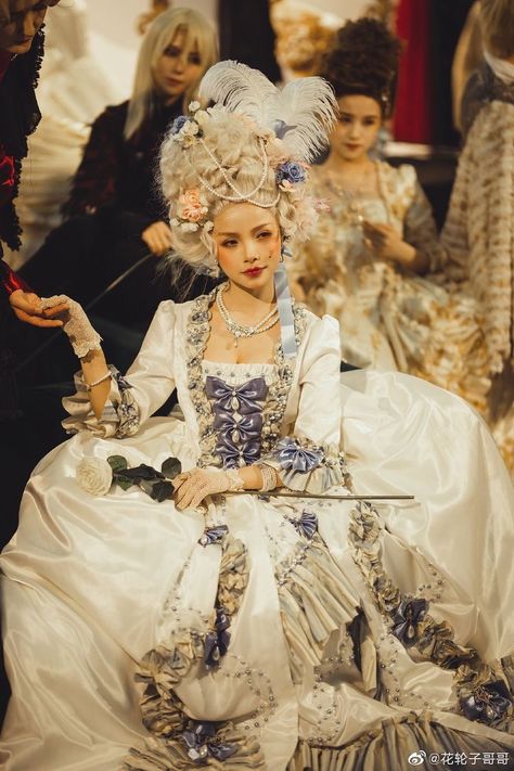 Marie Antoinette Runway, Roccoco Dresses, French Revolution Fashion, Servant Clothes, Marie Antoinette Aesthetic, Steampunk Mode, Rococo Aesthetic, French Dresses, Fashion Innovation