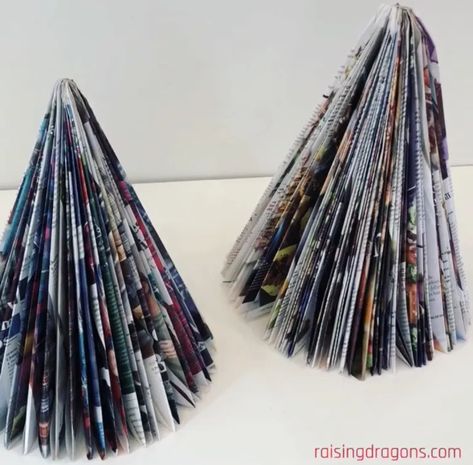 Magazine Christmas Trees Julkransar Diy, Magazine Projects, Craft Table Diy, Paper Crafts Magazine, Holiday Activities For Kids, Magazine Crafts, Christmas Tree Crafts, Winter Diy, Tree Crafts