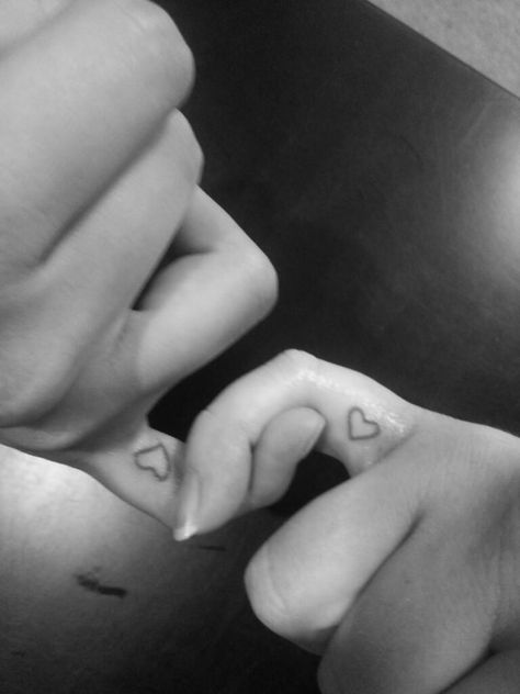 Pinky Promise Tattoo Matching, Pinky Tattoo Ideas, Pinky Promise Friends, Pinky Promise Tattoo On Pinky, Best Friend Pinky Promise Tattoo, Small Pinky Promise Tattoo, Pinky Tattoo Best Friend, Pinky Promise Tattoo Friends, Pinkie Promise Tattoo