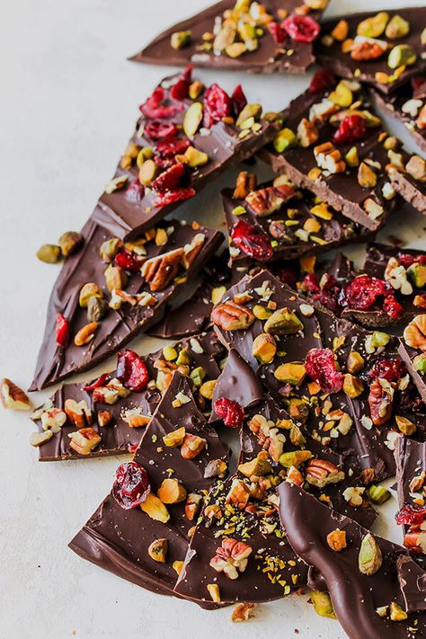 Candy Bark Recipes, Dark Chocolate Desserts, Dark Chocolate Bark, Chocolate Bark Recipe, Candy Bark, Bark Recipe, Chocolate Bark, Candy Desserts, Christmas Cooking