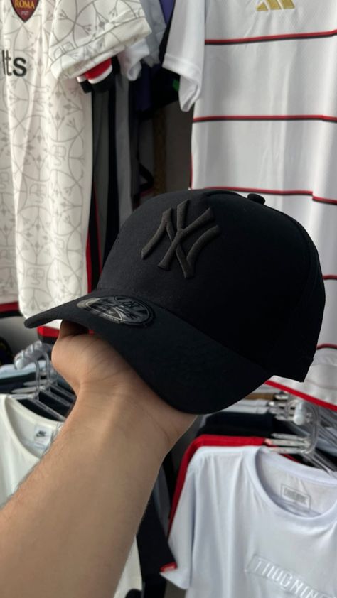 Nike Shoes Photo, Ny Cap, Swag Hats, Trendy Caps, Yankees Cap, Hat Aesthetic, Goku Black, New Era Cap