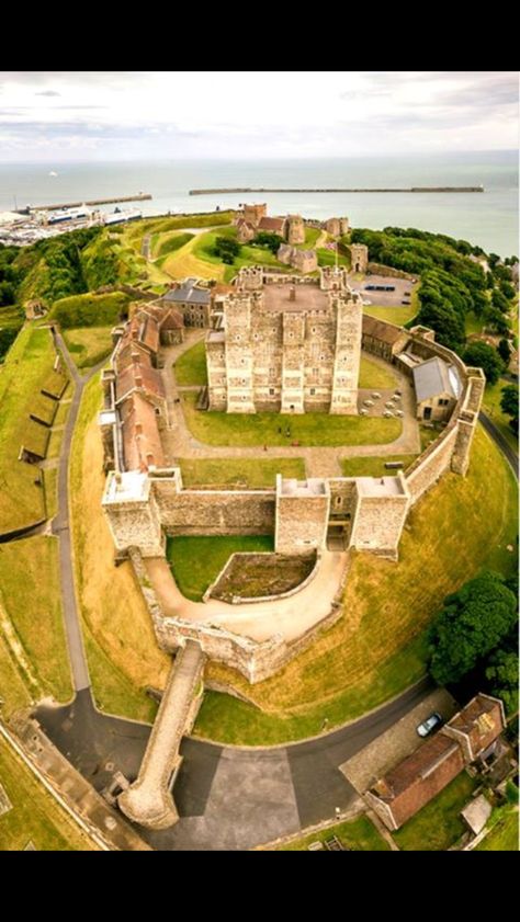 Dover castle is the largest castle in England. There are over 3 miles of secret war time tunnels snaking deep into the cliff. Many of these tunnels are still undiscovered. Castle Layout, Castle England, Dover Castle, Castle Estate, Travel England, English Castles, Castles In England, Medieval World, Castle Designs