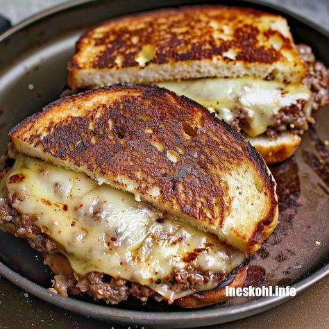 Patty Melts with Secret Sauce Secret Sauce Recipe, Patty Melt Recipe, Smash Burger Recipe, Melt Recipe, Patty Melt, Grilled Cheese Sandwiches, Beef Patty, Smash Burger, Secret Sauce