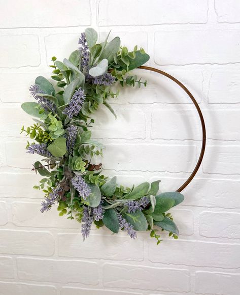 Farmhouse Front Door Decor, Hoop Wreaths, Wreaths St Patricks, Book Themed Wedding, Farmhouse Front Door, Diy Spring Wreath, Lambs Ear Wreath, Material Wreaths, Lavender Wreath