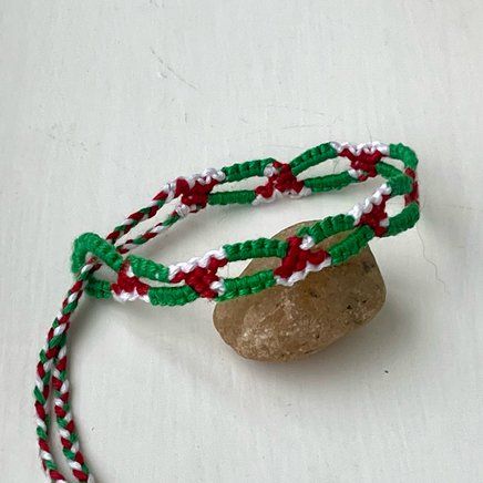 Normal pattern #161610 | BraceletBook Christmas Bracelet Ideas String, Homade Jewelry, Christmas Bracelet Pattern, Bracelet Ideas String, Christmas Bracelet Ideas, String Bracelet Patterns, Friendship Bracelet Patterns Easy, Thread Bracelet, Bracelet Inspo