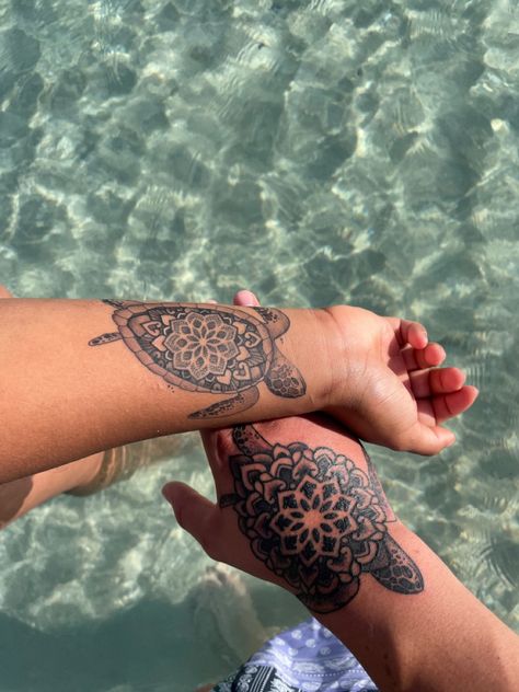 Tattoo Turtle, Indian Feather Tattoos, Thumb Tattoos, Around Arm Tattoo, Turtle Tattoo, Turtle Love, Arm Tattoos For Women, Feather Tattoos, Couple Relationship