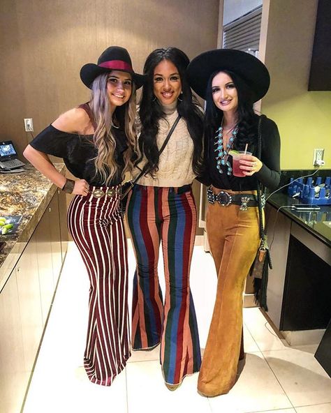 Country And Western Outfits, Cowgirl Inspired Outfit, Country Music Outfits, Country Concert Outfit Winter, Teen Fashion Winter, Punchy Outfits, Concert Outfit Winter, Nfr Outfits, Foto Cowgirl