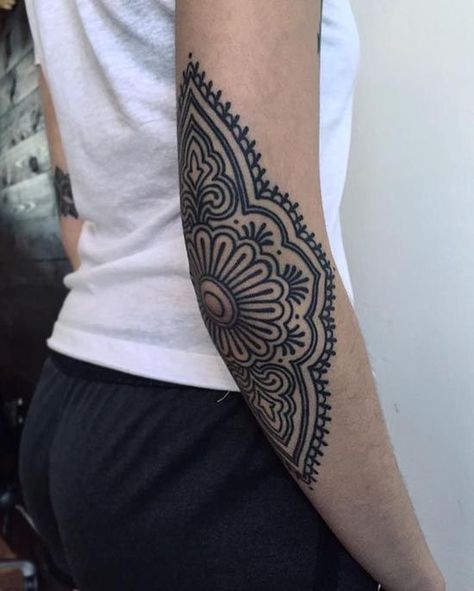 Traditional Mandala Tattoo, Mandala Hand Tattoos, Girl Back Tattoos, Elbow Tattoos, Geometric Tattoo Design, Hand Poked Tattoo, Japanese Tattoos, Mandala Tattoo Design, 1 Tattoo