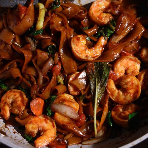 Shrimp Pad Kee Mao (Drunken Noodles) Wide Rice Noodles, Colossal Shrimp, Pad Kee Mao, Cajun Cream Sauce, Creamy Cajun Pasta, Thai Chili Pepper, Chili Garlic Paste, Drunken Noodles, Cajun Pasta