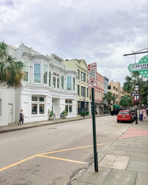 Charleston Apartment Aesthetic, Deep South Aesthetic, Charleston Aesthetic Wallpaper, Charleston Summer Aesthetic, Charleston Sc Aesthetic, Charleston South Carolina Aesthetic, College Of Charleston Aesthetic, South Carolina Aesthetic, Downtown Charleston Sc Aesthetic