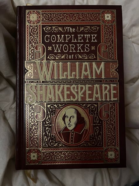 Shakespeare Book Aesthetic, Shakespeare Books Aesthetic, Classic Literature Aesthetic, Shakespeare Novels, Shakespeare Aesthetic, Old School Aesthetic, Bookshelf Art, Writing Art, Book Writer