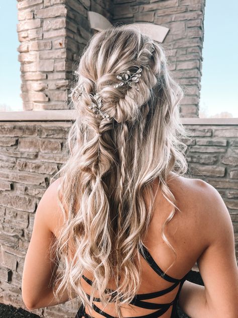 Prom Hairstyles Half Up Half Down 2023, Hoco Hair Ideas Extensions, Prom Hair 2023 Half Up Half Down, Long Blonde Hair Styles For Prom, Boho Homecoming Hair, Prom Hairstyles Boho Braid, Half Up Half Down Wedding Hair Boho, Home Coming Hair Hairstyles, Boho Bridal Hair Half Up