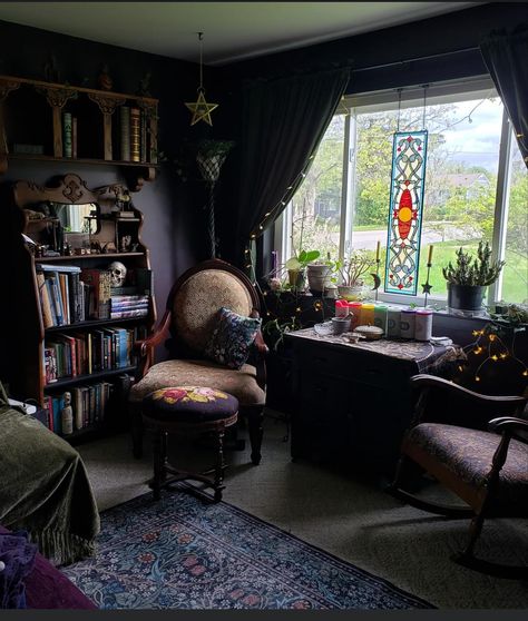 Whimsy Goth House, Room With Black Ceiling, Whimsical Bedroom, Gothic Bedroom, Dark Home Decor, Apartment Decor Inspiration, Dream Room Inspiration, Room Inspiration Bedroom, Dream Rooms