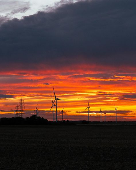 A beautiful weekend sunset 🌅 #sunsetlovers #timelapse #skylovers_clouds #skylovers Beautiful Weekend, Quick Saves