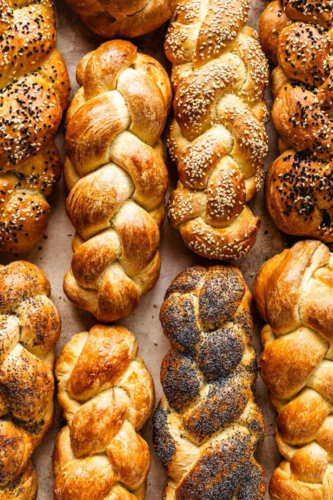 Bread Braid, Braid Pictures, Bakery Photoshoot, Challah Bread Recipe, Jewish Desserts, 4 Strand Braid, Flatbread Crackers, Types Of Breads, Challah Bread Recipes