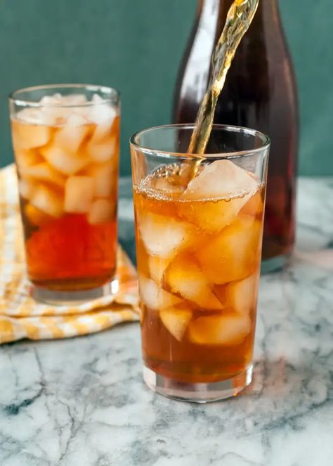 Sweet Tea Cocktail, Sweet Tea Recipe, Sweet Tea Recipes, Southern Sweet Tea, Make Simple Syrup, Peach Ice Tea, Homemade Tea, Fresh Fruit Salad, Tea Eggs