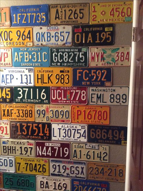 Licence Plate Aesthetic, License Plate Wall Ideas, Road Signs Bedroom Aesthetic, Licence Plate Wall, License Plate Ideas Room Decor, Road Sign Bedroom Aesthetic, License Plate Room Decor Aesthetic, Road Signs Aesthetic Room Decor, Road Signs Aesthetic Room