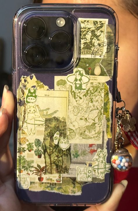 Goblincore Phone Case, Green Themed Phone, Phone Case Decoration Ideas, Green Phone Case Aesthetic, Decorated Phone Cases, Phone Cases Green, Green Drawings, Decorating Phone Case, Phone Case Ideas