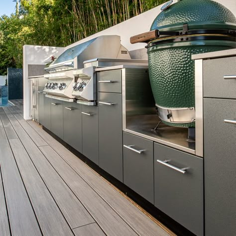 Barbacoa Jardin, Stainless Steel Kitchen Cabinets, Luxury Outdoor Kitchen, Steel Kitchen Cabinets, Outdoor Living Space Design, Outdoor Kitchen Cabinets, Kitchen Tools Design, Outdoor Kitchen Decor, Kitchen Layout Plans