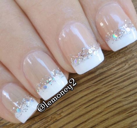 French with white glitter Nails French Tip With Design, French Tip With Design, French Tip Gel Nails, Glitter Tip Nails, Gel Nails French, Nails French Tip, White Tip Nails, Glitter French Manicure, Video Makeup